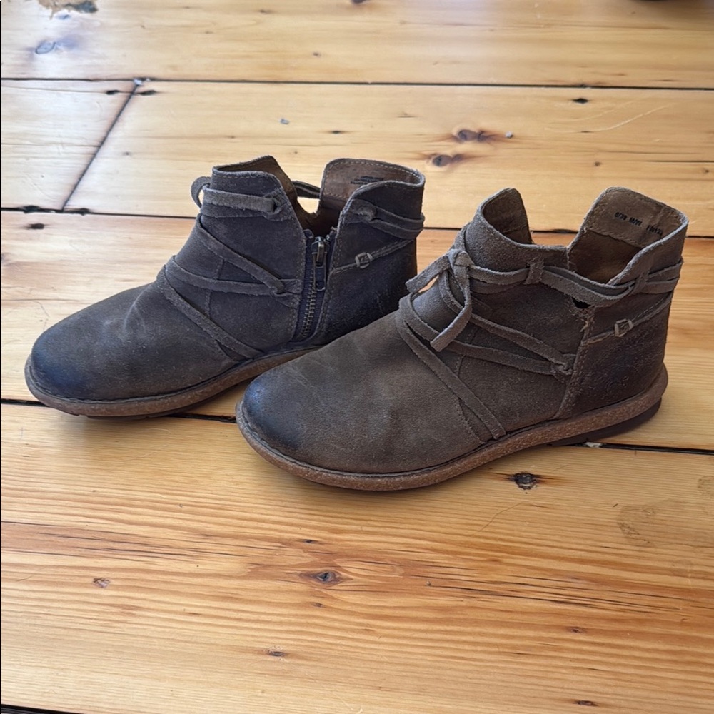 Born TarKiln brown suede leather ankle booties W 8 - Picture 2 of 7